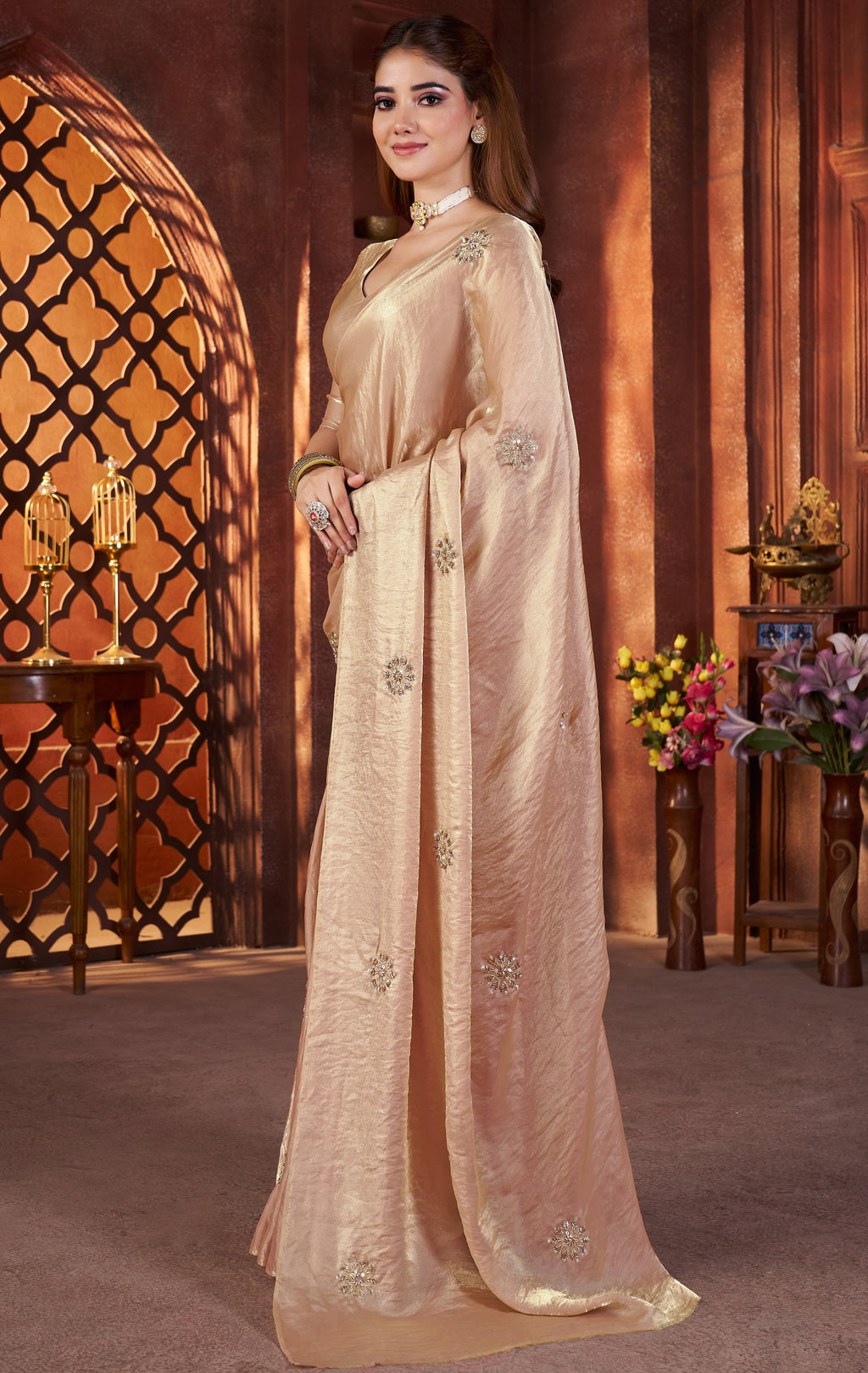 बीड्स और पाइप हैंडवर्क बूटा वाली डिज़ाइनर पार्टी वेयर साड़ी