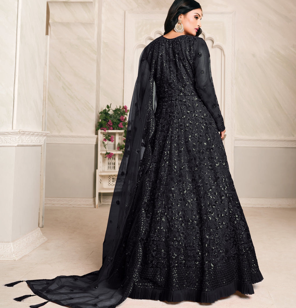 पार्टी वेयर लुक गाउन-बॉटम और दुपट्टा, धागे और सीक्वेंस वर्क के साथ