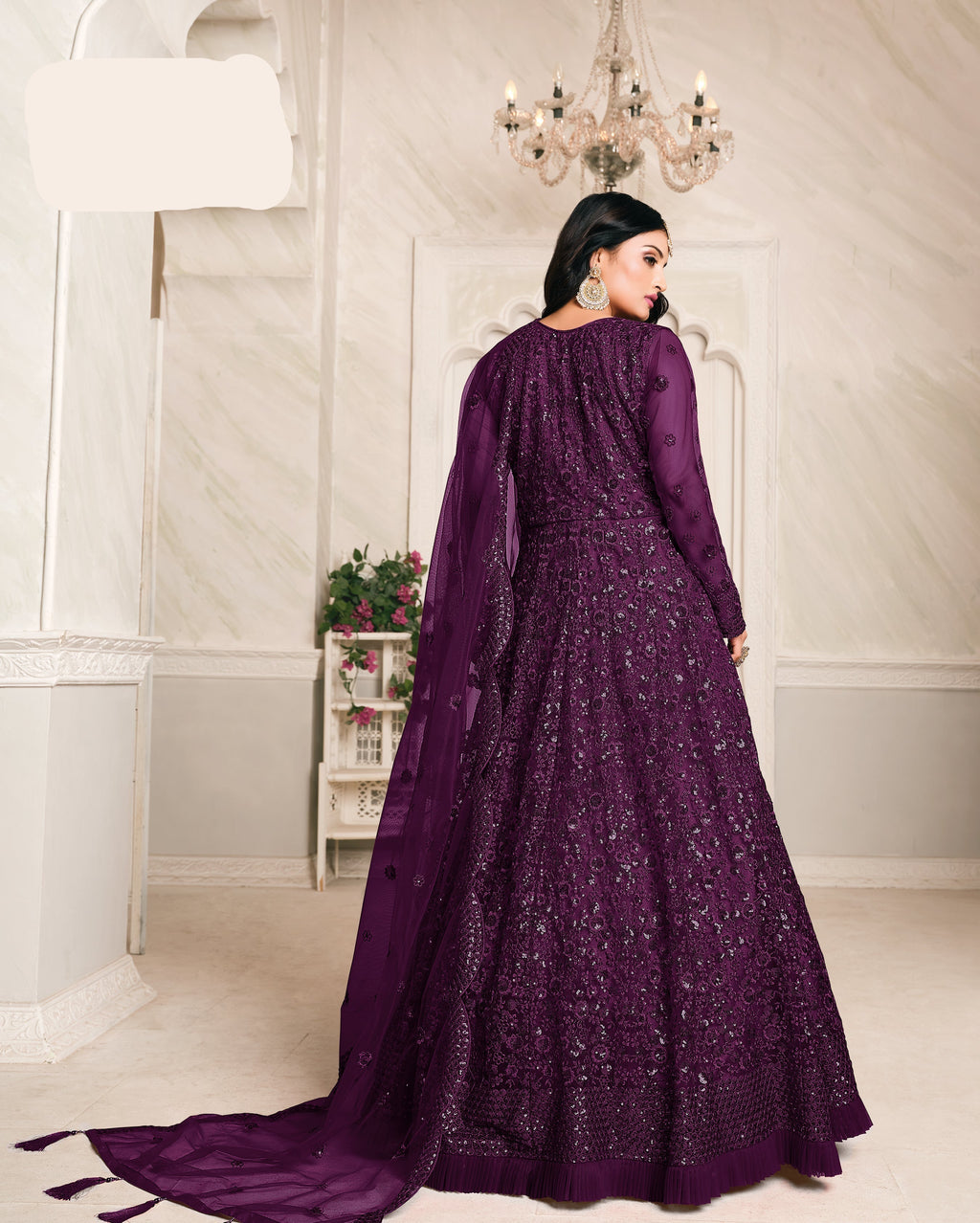 पार्टी वेयर लुक गाउन-बॉटम और दुपट्टा, धागे और सीक्वेंस वर्क के साथ