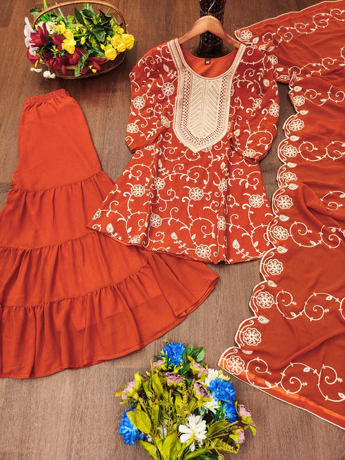 डिजाइनर कढ़ाई वाला जॉर्जेट शरारा सूट दुपट्टे के साथ