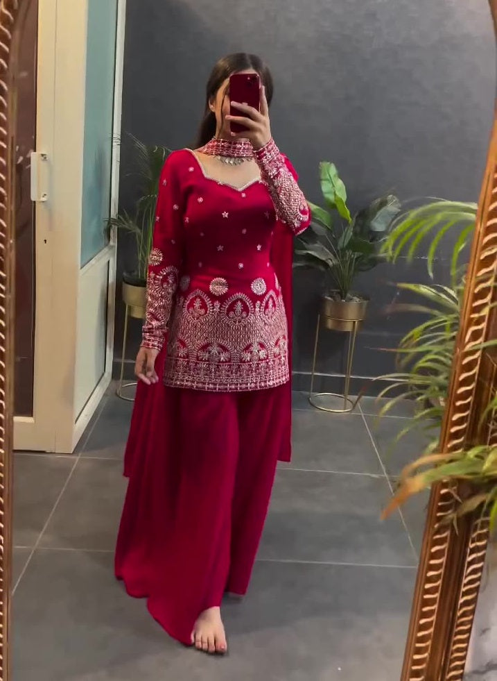 पार्टी वेयर टॉप-बॉटम और दुपट्टा, सीक्वेंस एम्ब्रॉयडरी वर्क के साथ