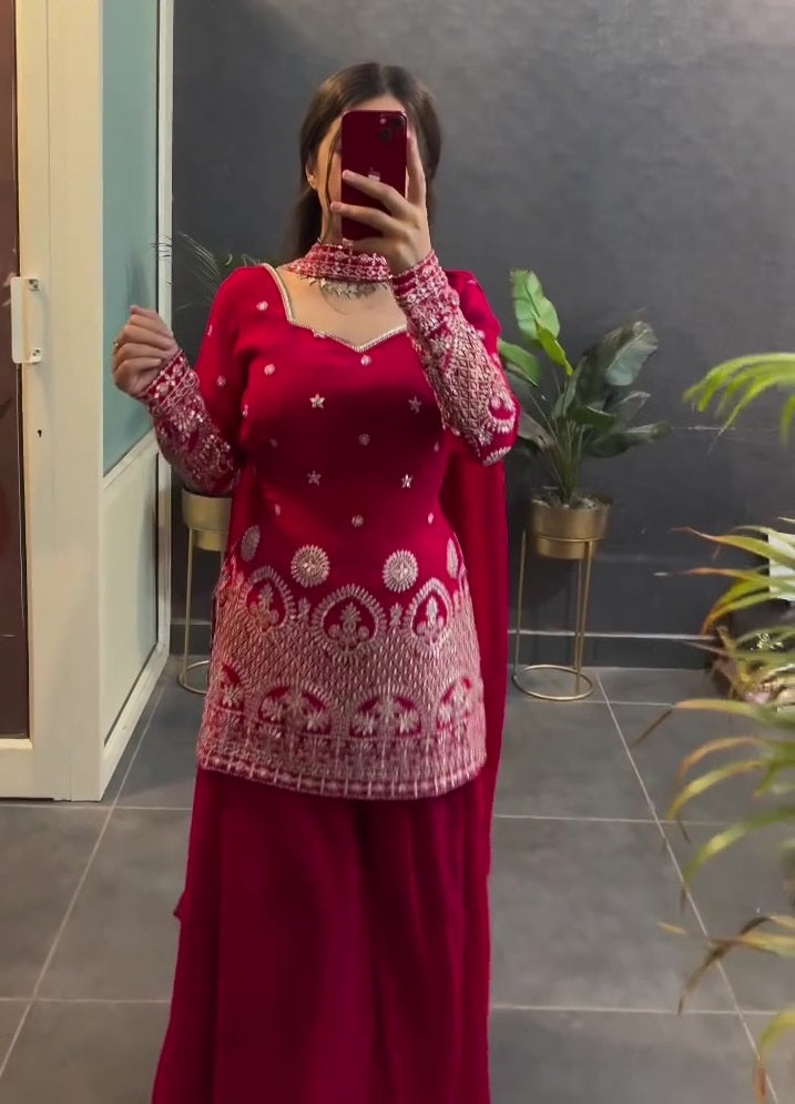 पार्टी वेयर टॉप-बॉटम और दुपट्टा, सीक्वेंस एम्ब्रॉयडरी वर्क के साथ