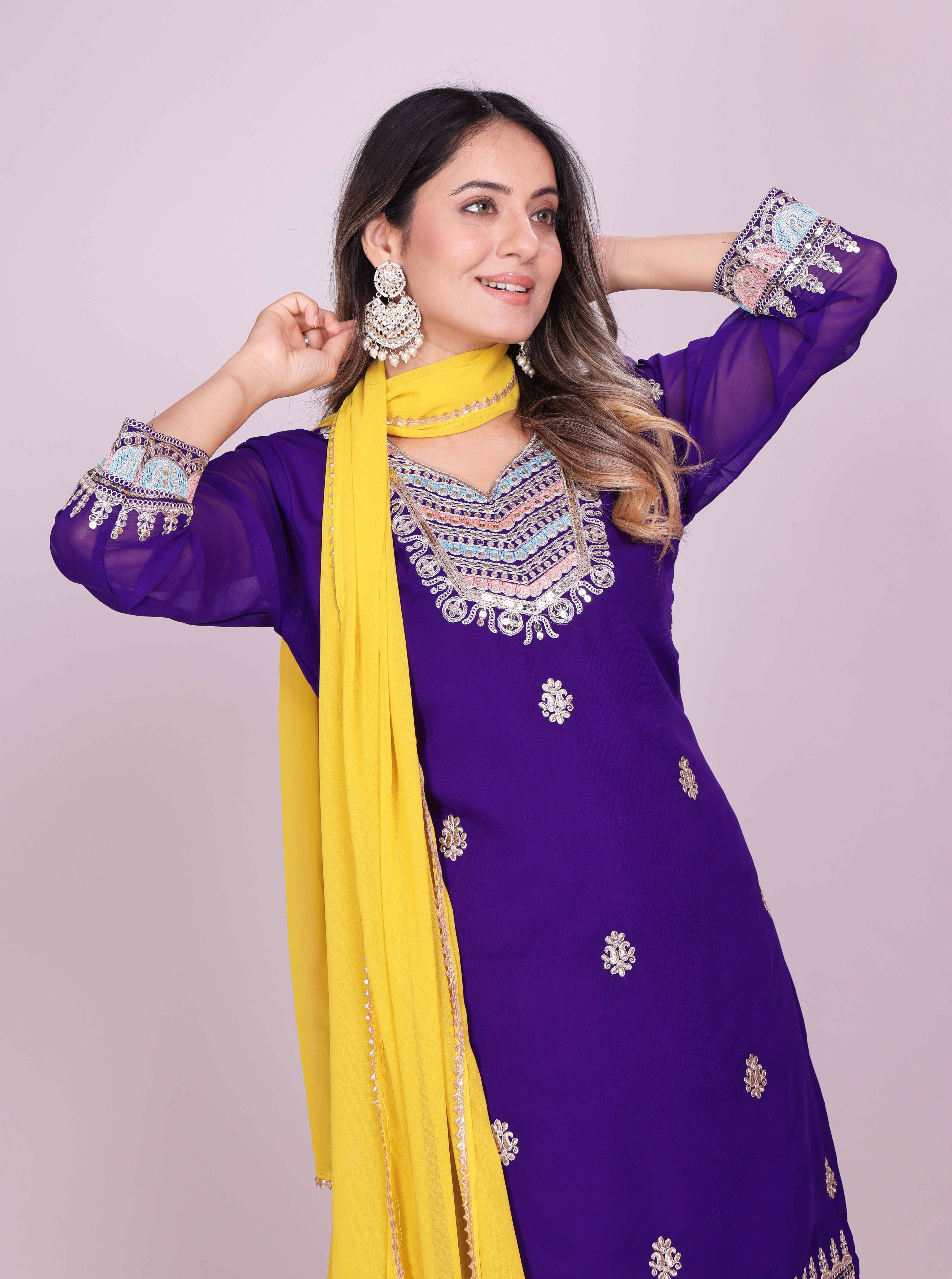 कोडिंग सीक्वेंस एम्ब्रॉयडरी वर्क वाला पार्टी वेयर शरारा सूट