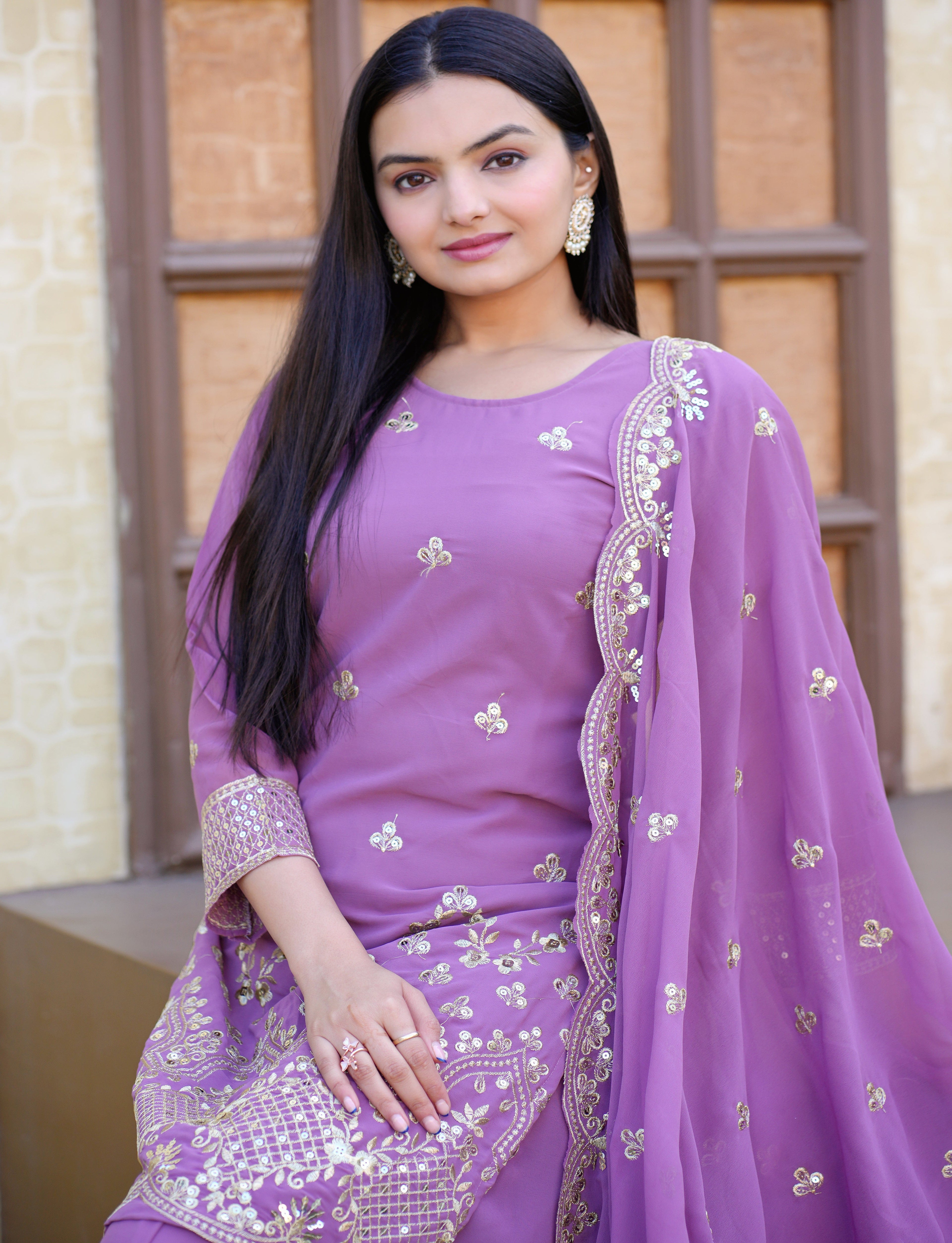 सीक्वेंस एम्ब्रॉयडरी वर्क वाला खूबसूरत पार्टी वेयर शरारा सूट