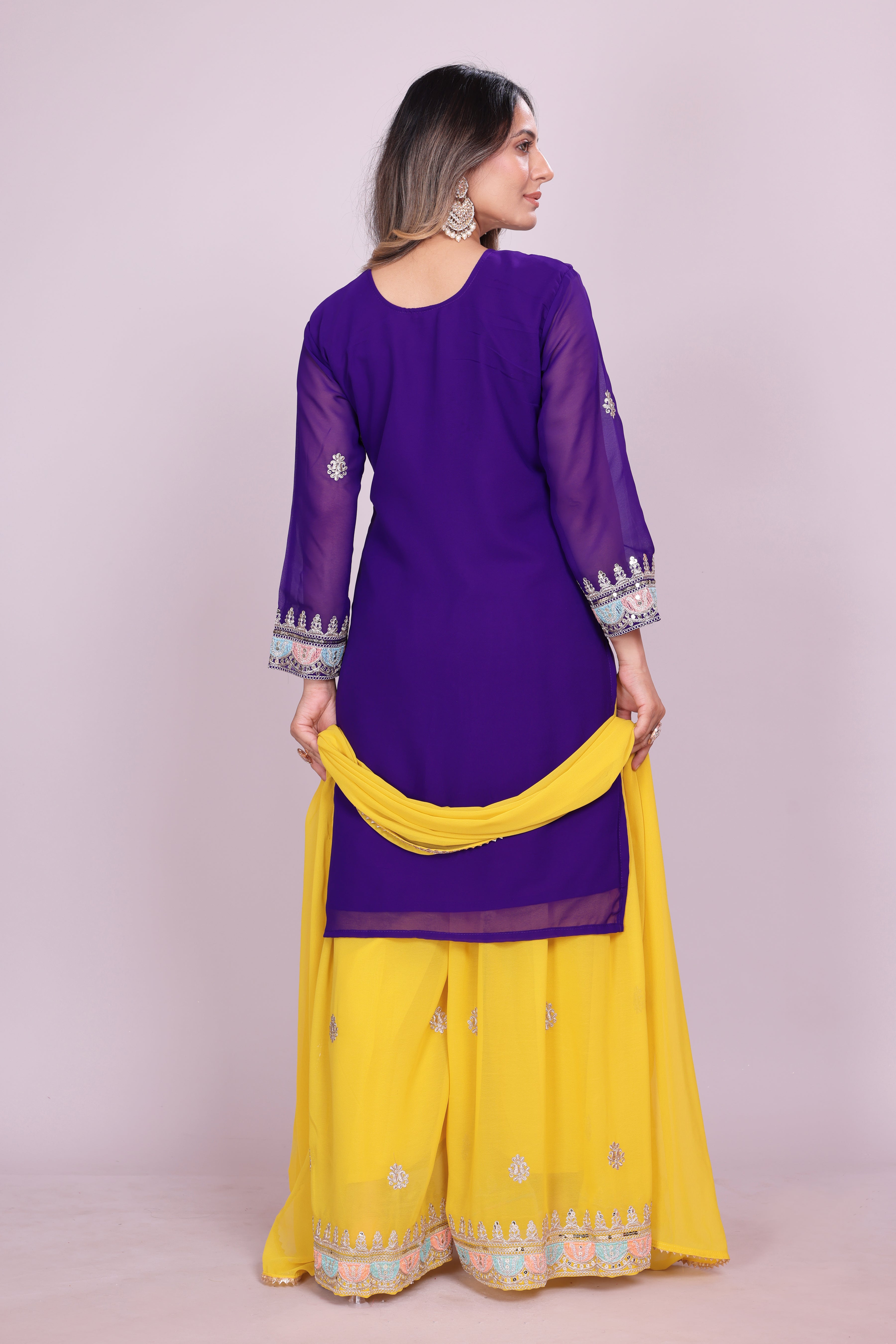 कोडिंग सीक्वेंस एम्ब्रॉयडरी वर्क वाला पार्टी वेयर शरारा सूट