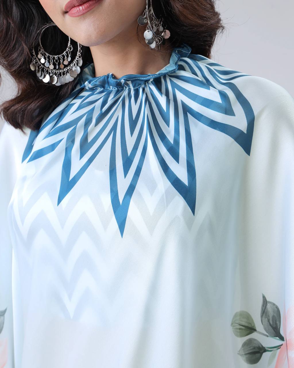 पार्टी वियर लुक के लिए हैंड कफ्तान स्टाइल रेडी टू वियर साड़ी