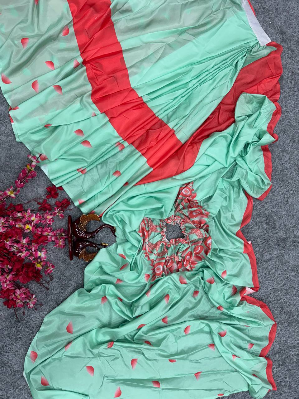 पार्टी वियर लुक के लिए हैंड कफ्तान स्टाइल रेडी टू वियर साड़ी