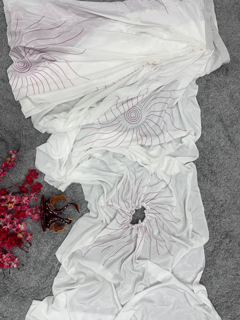 पार्टी वियर लुक के लिए हैंड कफ्तान स्टाइल रेडी टू वियर साड़ी