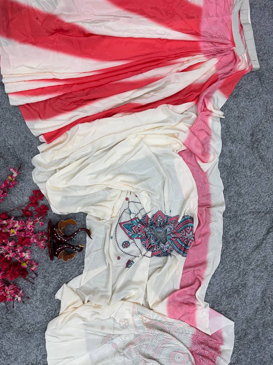 पार्टी वियर लुक के लिए हैंड कफ्तान स्टाइल रेडी टू वियर साड़ी