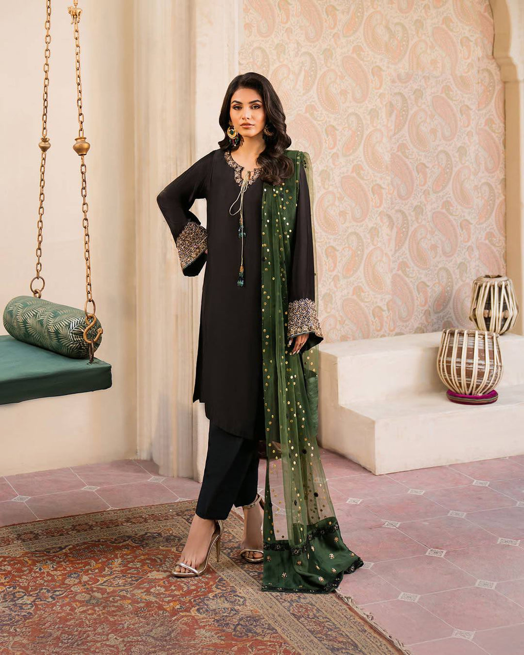 Party Wear Look Suit Set With Thread & Zari Embroidery Work