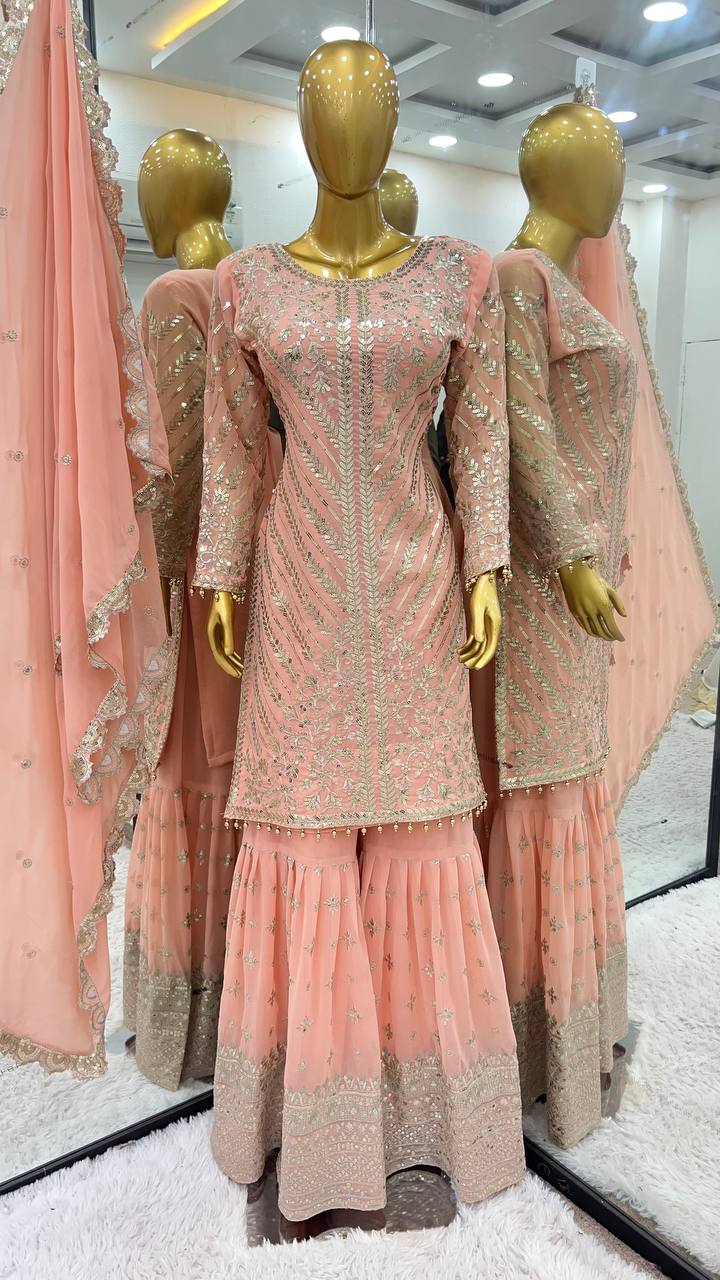 पार्टी वेयर लुक: टॉप, प्लाज़ो और दुपट्टा, हैवी एम्ब्रॉयडरी वर्क के साथ