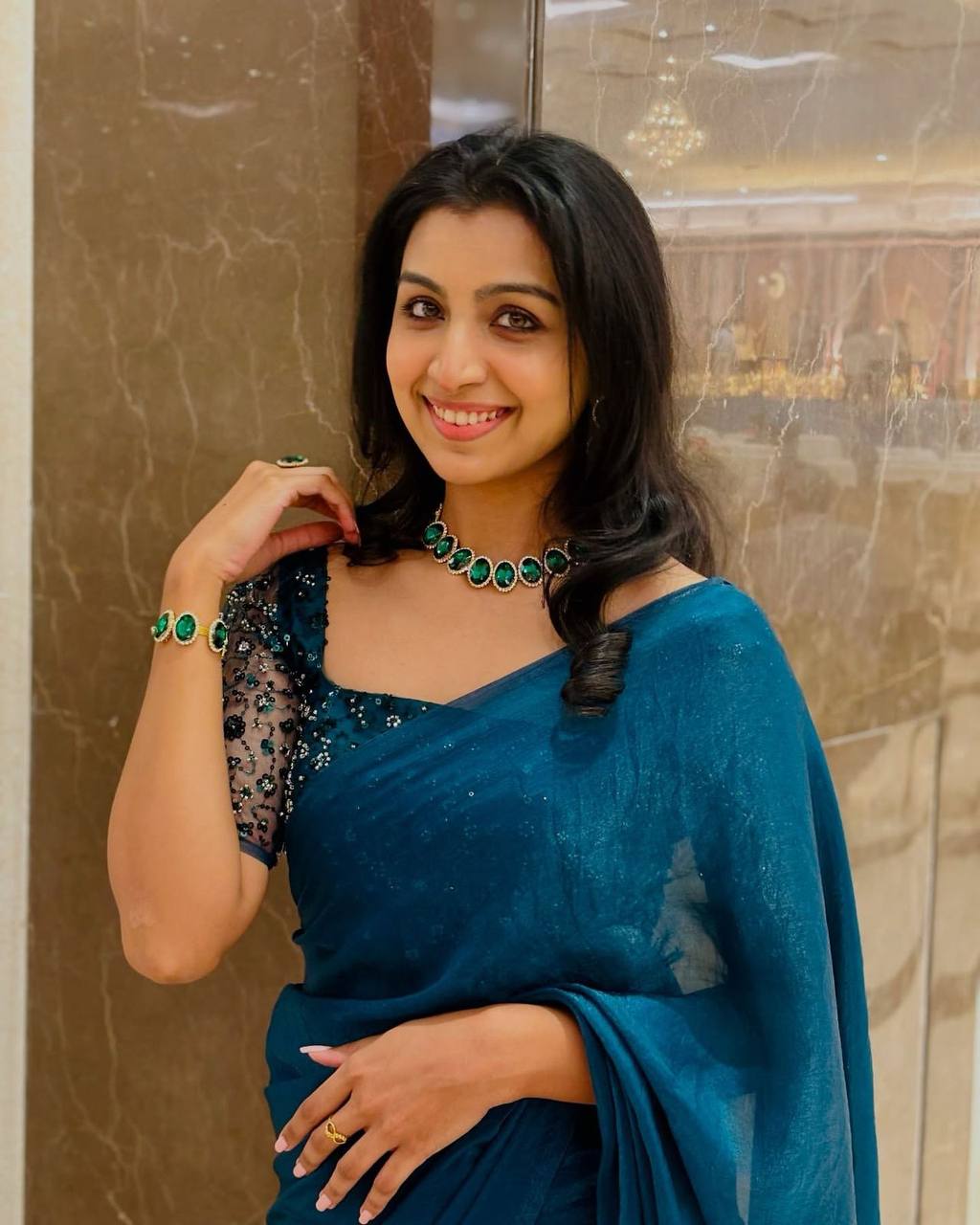 सीक्वेंस वर्क वाली डिजाइनर पार्टी वेयर साड़ी