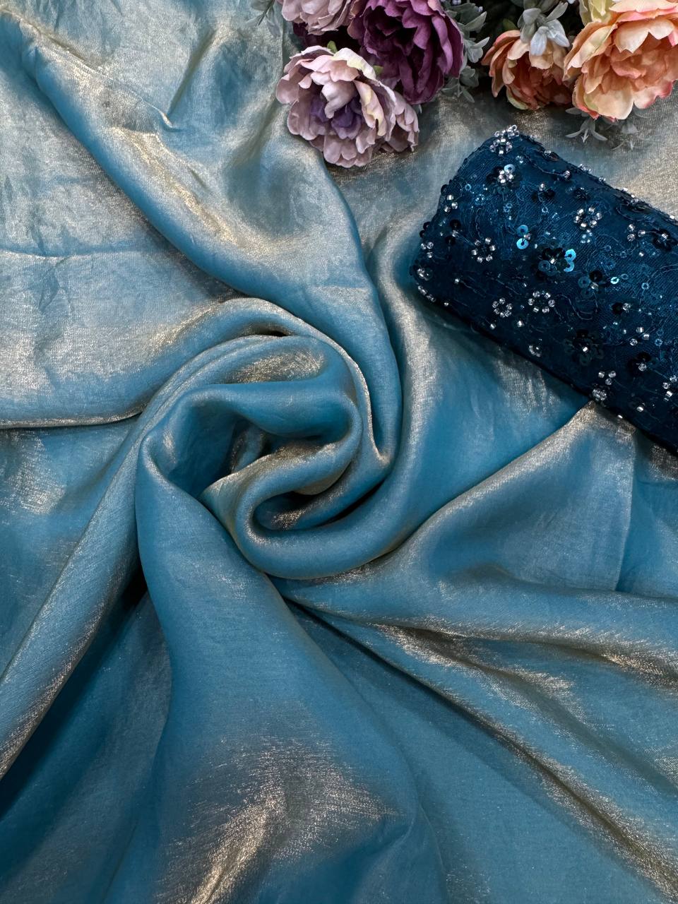 सीक्वेंस वर्क वाली डिजाइनर पार्टी वेयर साड़ी