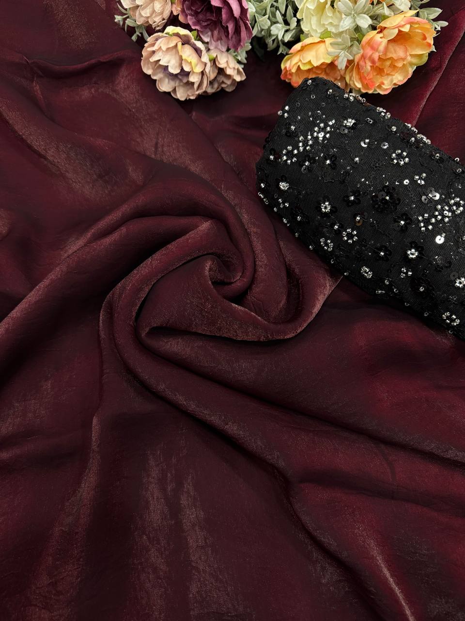 सीक्वेंस वर्क वाली डिजाइनर पार्टी वेयर साड़ी