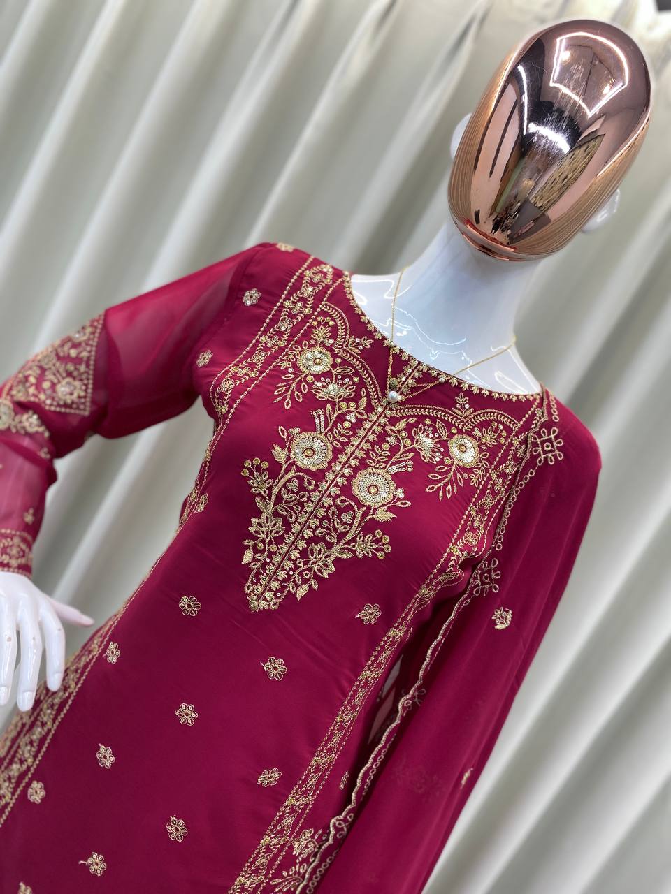 पार्टी वेयर लुक: डिजाइनर टॉप और बॉटम दुपट्टे के साथ