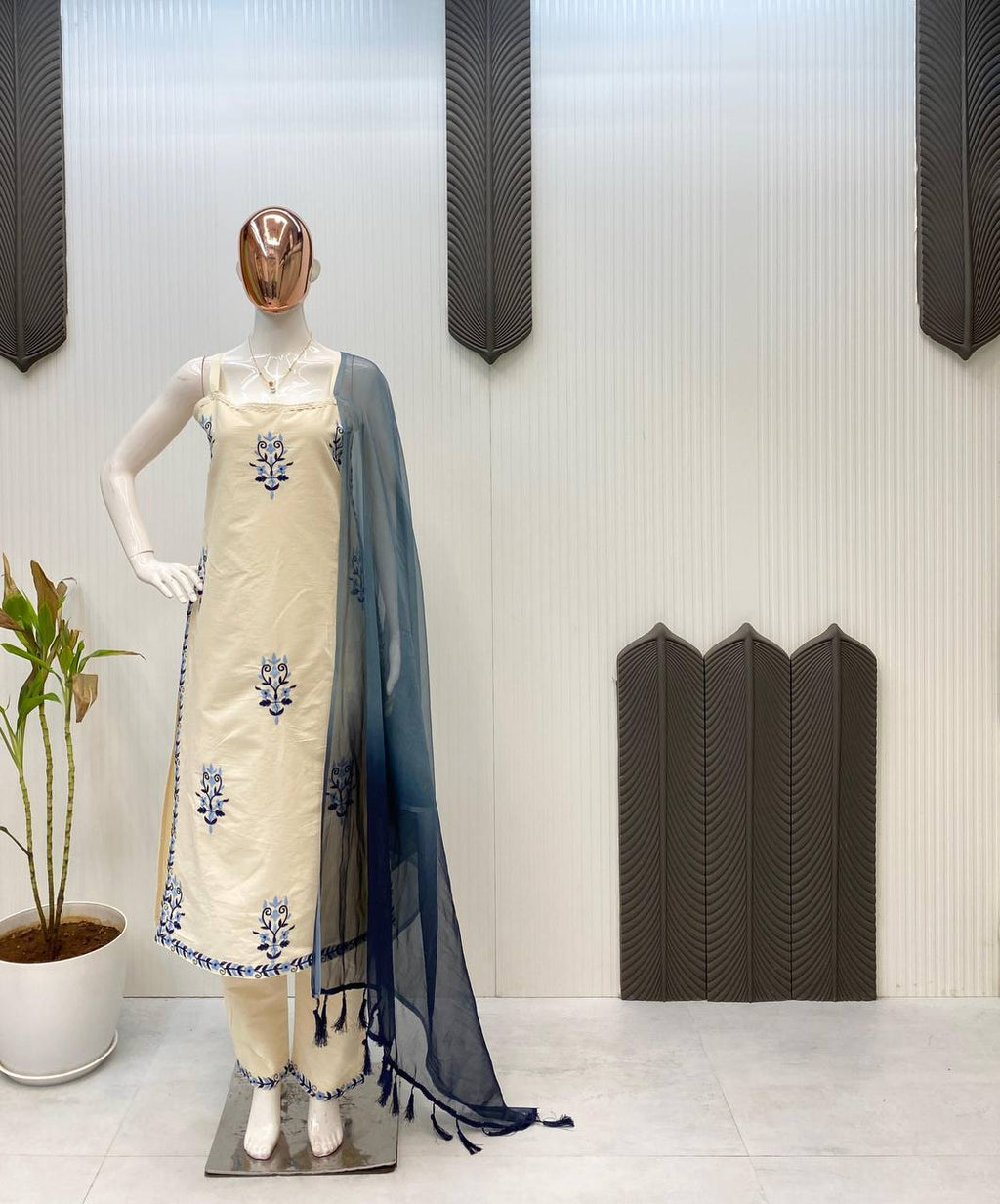 पार्टी वेयर लुक - टॉप और बॉटम के साथ दुपट्टा