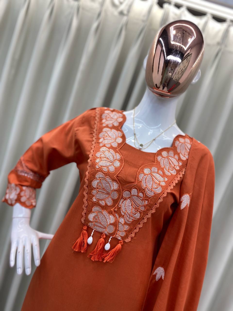 पार्टी वेयर लुक: टॉप और बॉटम के साथ दुपट्टा