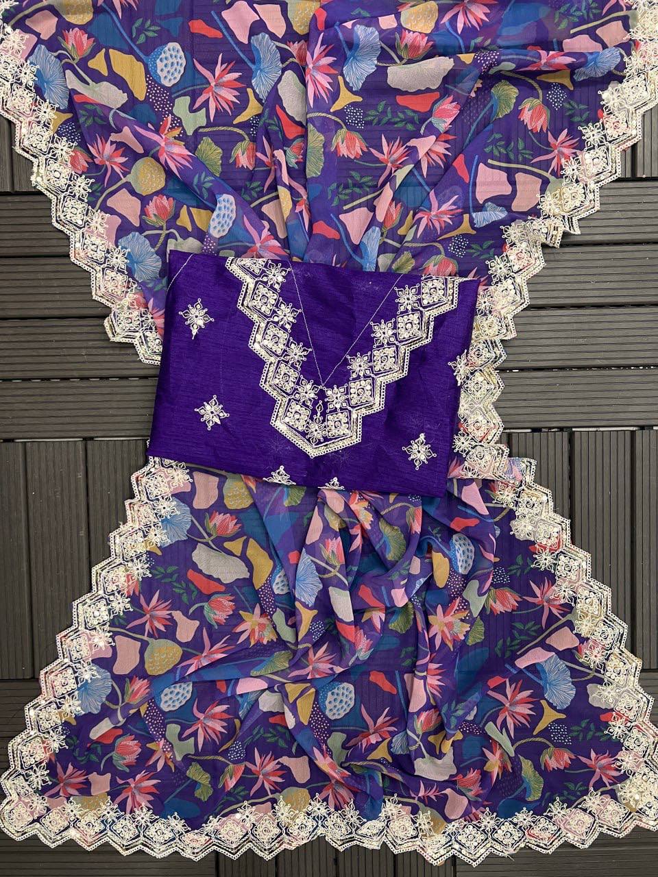 पार्टी वेयर डिजाइनर साड़ी, कढ़ाई, कढ़ाई और सीक्वेंस वर्क के साथ