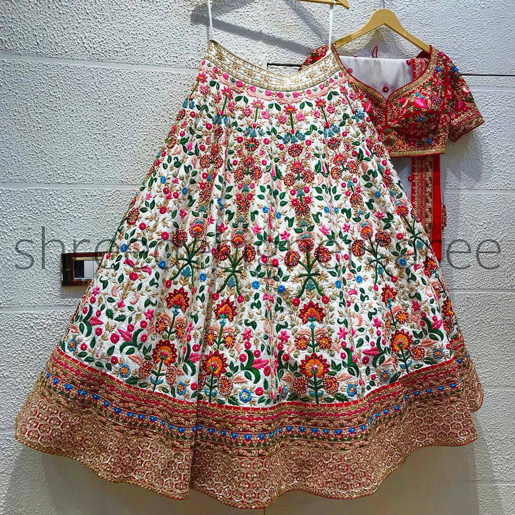 पार्टी वियर सिल्क लहंगा चोली, फैंसी बॉर्डर वर्क के साथ
