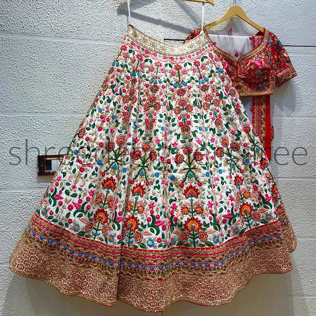 पार्टी वियर सिल्क लहंगा चोली, फैंसी बॉर्डर वर्क के साथ