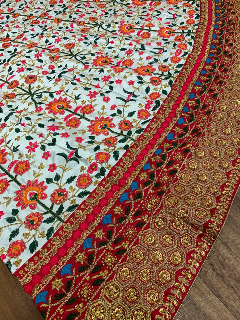 पार्टी वियर सिल्क लहंगा चोली, फैंसी बॉर्डर वर्क के साथ