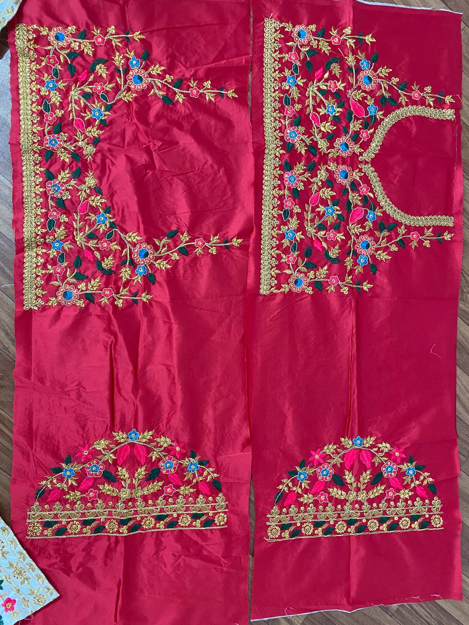 पार्टी वियर सिल्क लहंगा चोली, फैंसी बॉर्डर वर्क के साथ