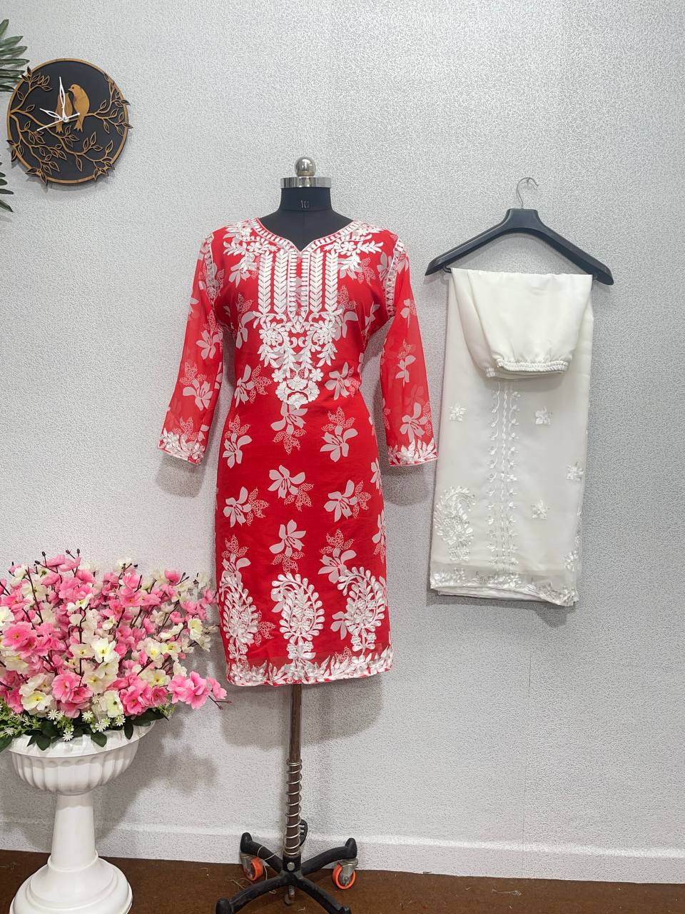 आकर्षक डिजिटल प्रिंट वाला खूबसूरत टॉप प्लाज़ो