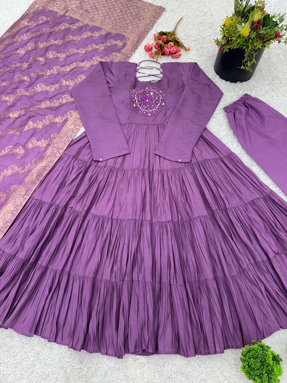 पार्टी वेयर लुक गाउन पैंट दुपट्टे के साथ