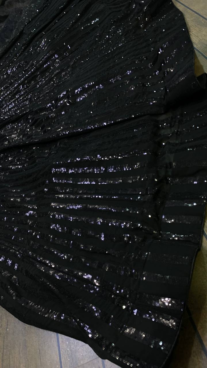 पार्टी वेयर डिजाइनर लहंगा चोली, सीक्वेंस वर्क के साथ