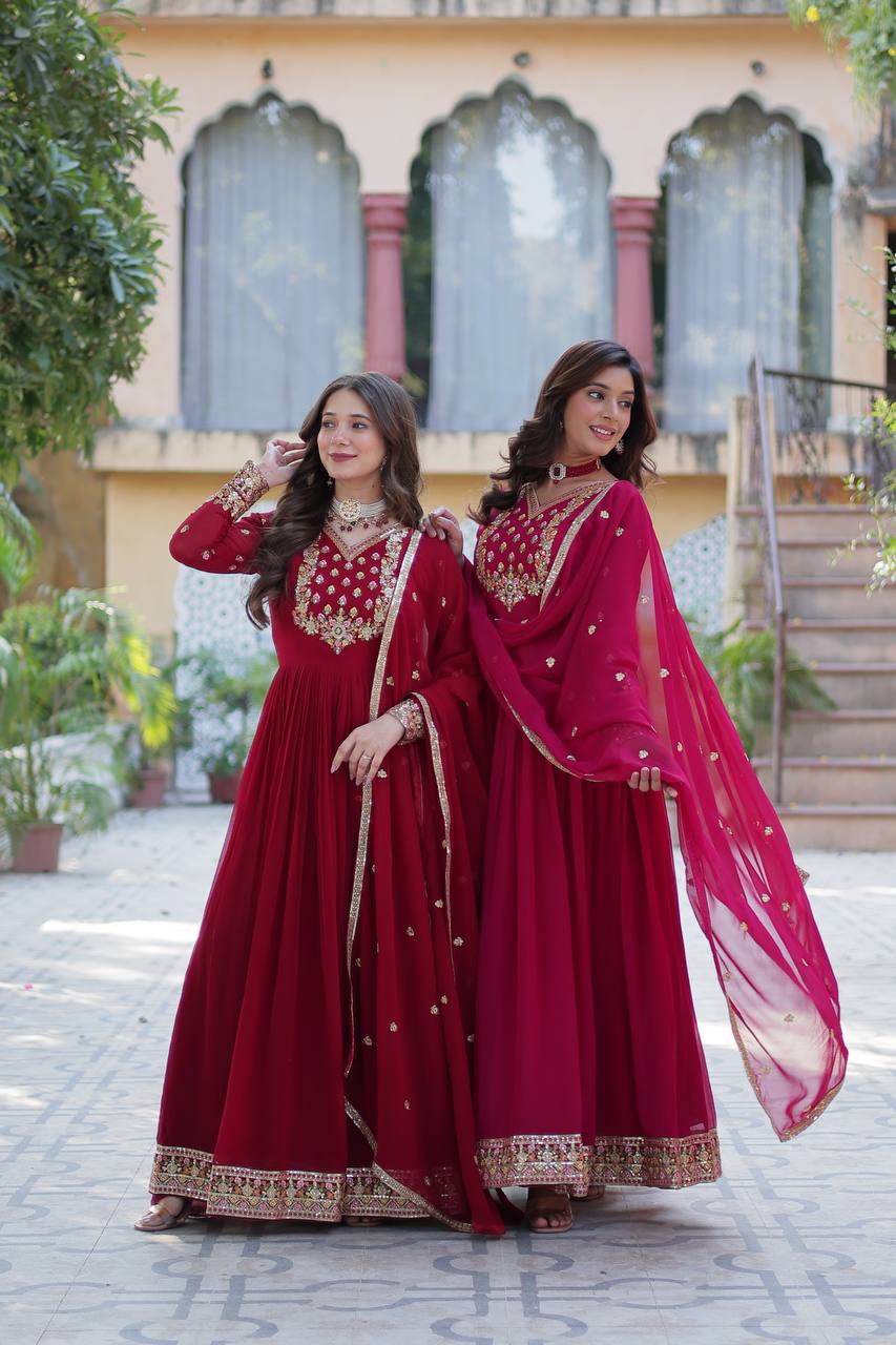 पार्टी वेयर लुक गाउन और दुपट्टा, सीक्वेंस कढ़ाई के काम के साथ