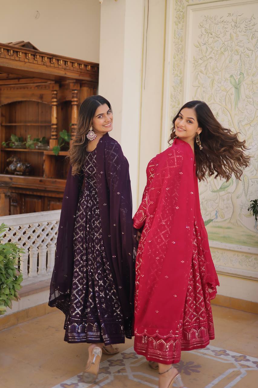 सीक्विन कढ़ाई वाले डिज़ाइनर गाउन और दुपट्टे