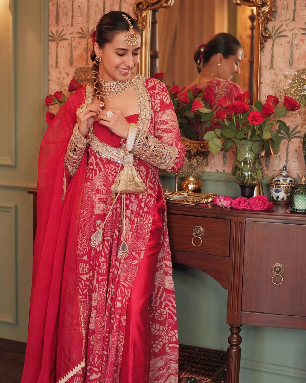 पार्टी वेयर लुक: डिजाइनर टॉप-बॉटम, ब्लाउज और दुपट्टा के साथ