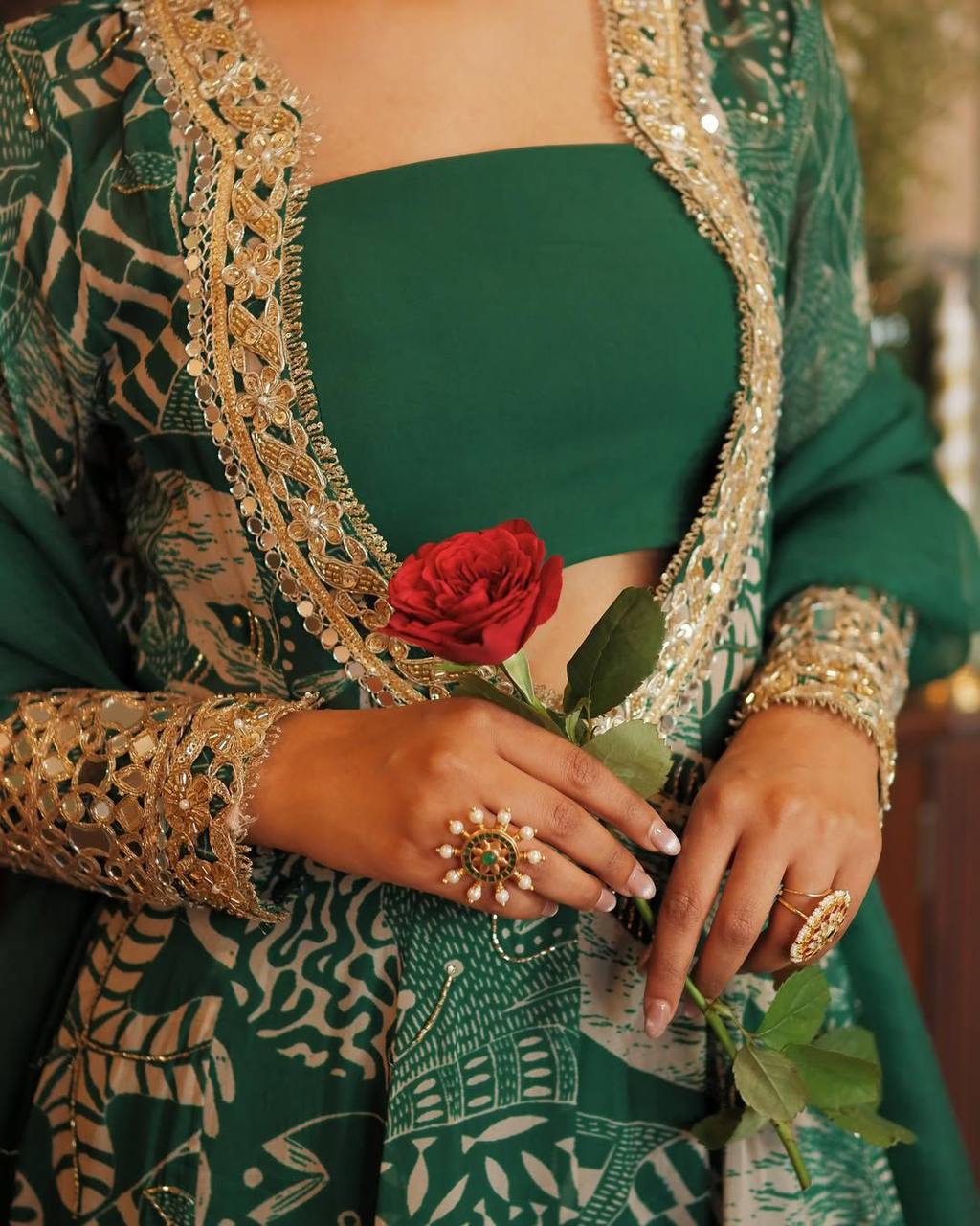 पार्टी वेयर लुक: डिजाइनर टॉप-बॉटम, ब्लाउज और दुपट्टा के साथ