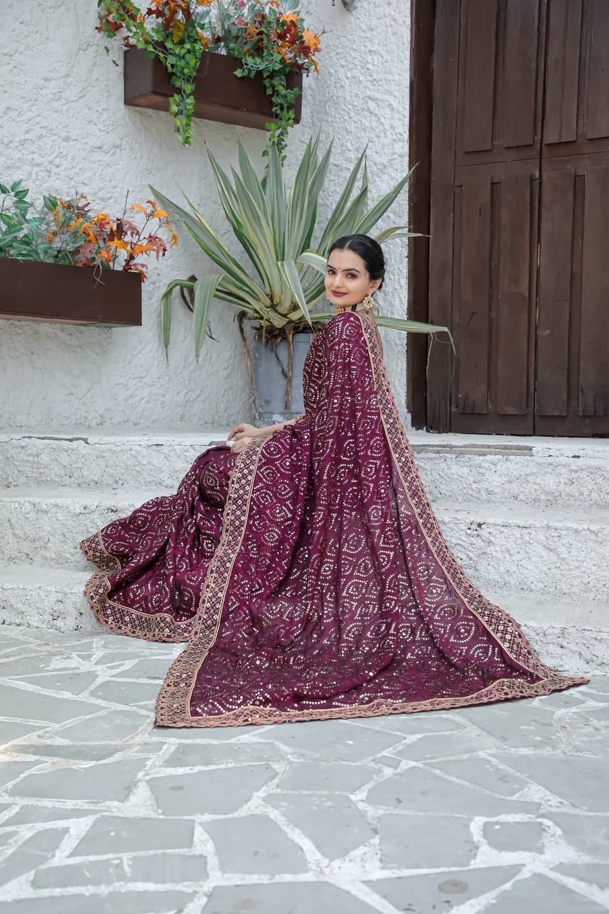 सीक्वेंस, डोरी और ज़री वर्क वाली खूबसूरत पार्टी वेयर साड़ी