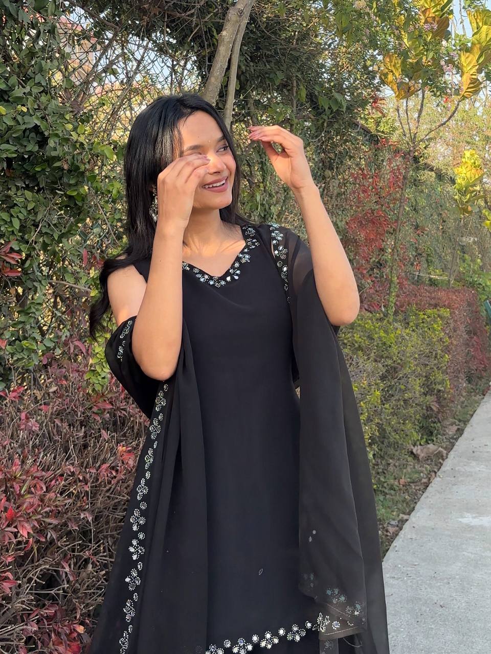 पार्टी वेयर लुक - टॉप, बॉटम और दुपट्टा, असली मिरर वर्क के साथ