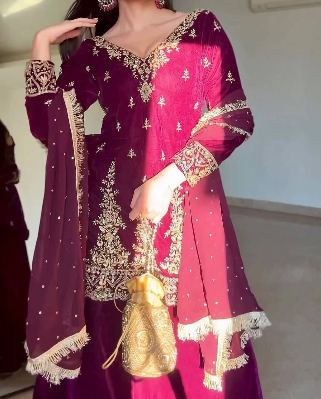 पार्टी वेयर लुक: टॉप-बॉटम और दुपट्टा, सीक्वेंस वर्क वाली थ्रेडिंग के साथ