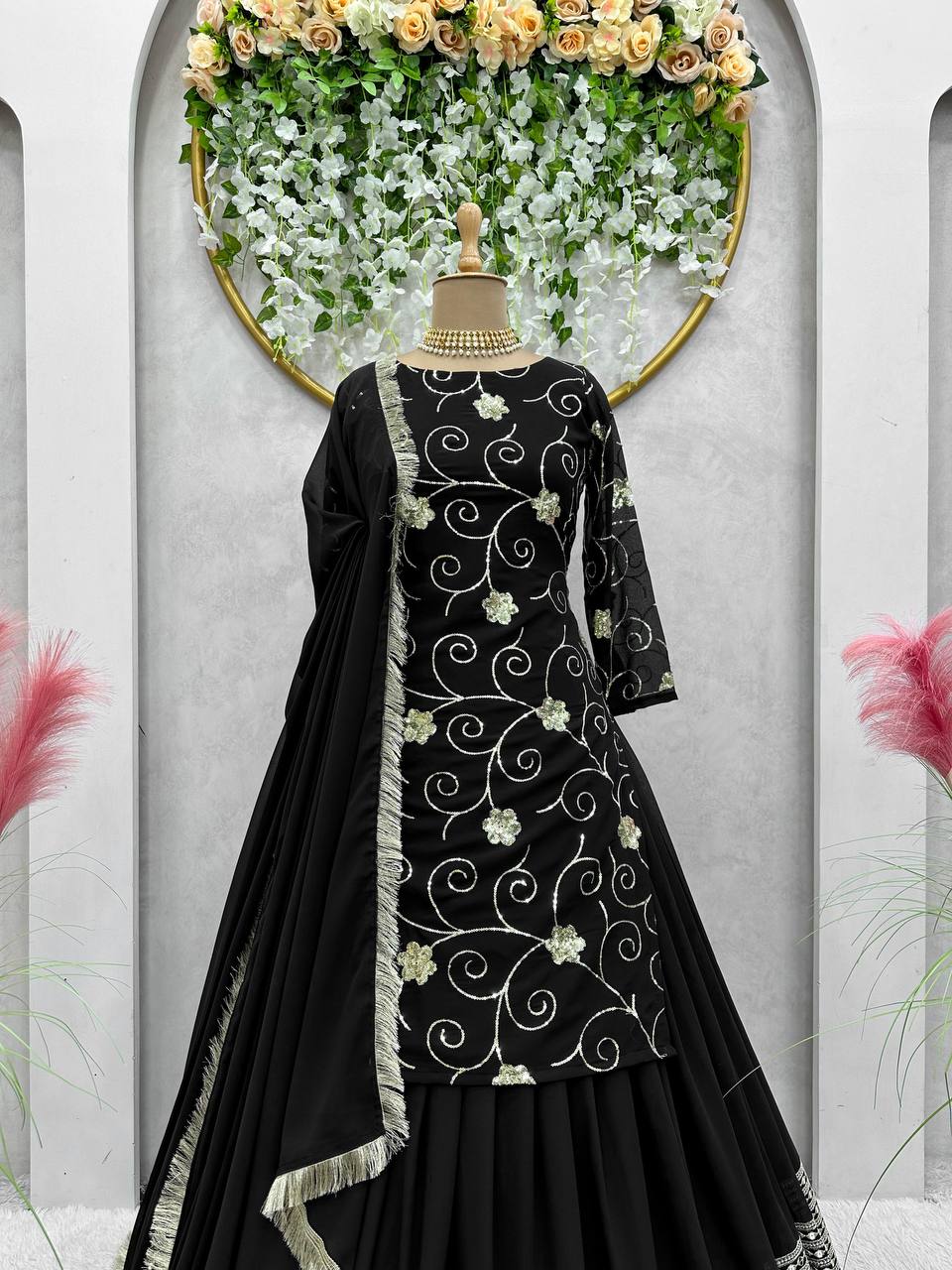 पार्टी वेयर लुक - टॉप-लहंगा और दुपट्टा