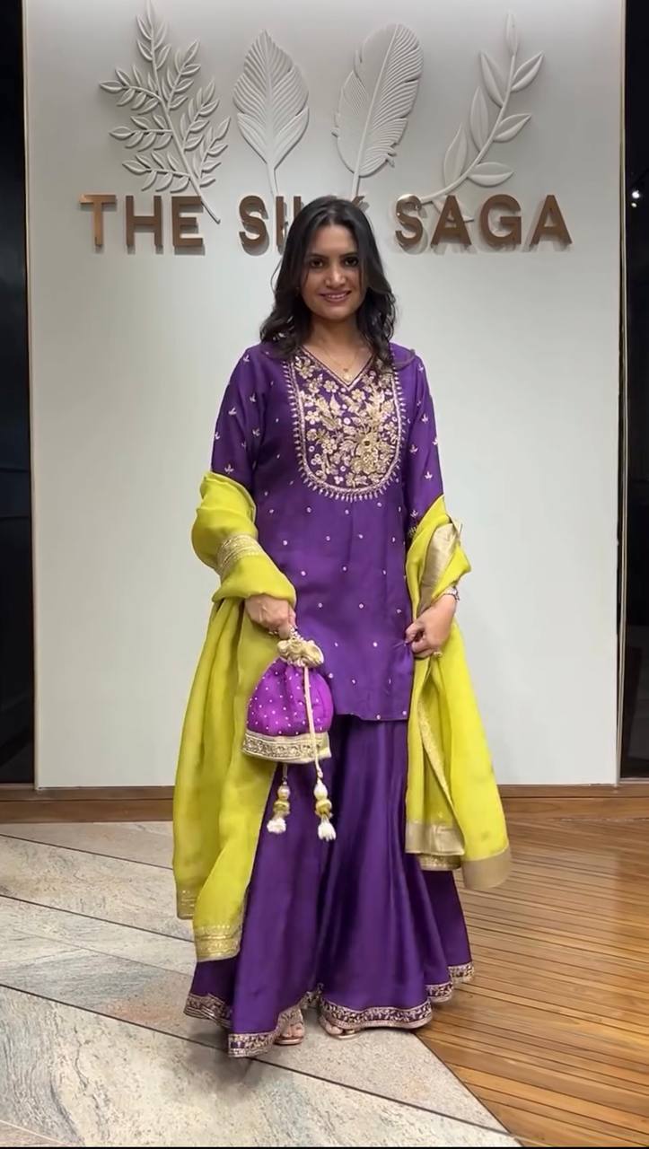 पार्टी वेयर लुक: टॉप, प्लाज़ो और दुपट्टा, हैवी एम्ब्रॉयडरी वर्क के साथ