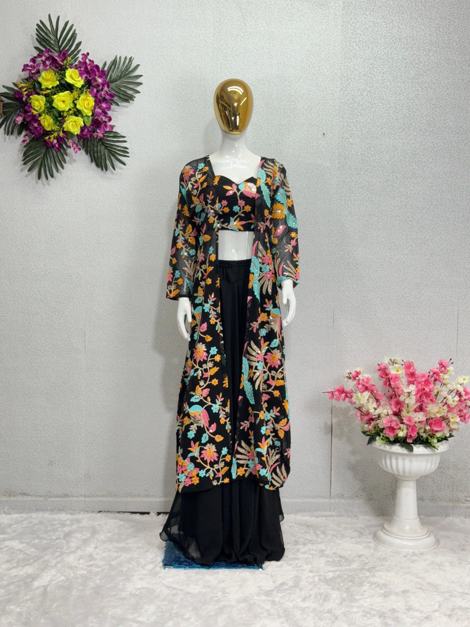 पार्टी वियर फैंसी श्रग चोली और कोटी, सीक्वेंस वर्क के साथ