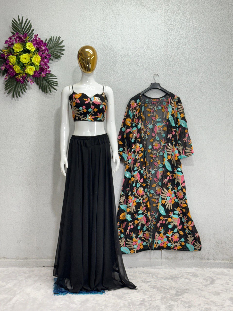 पार्टी वियर फैंसी श्रग चोली और कोटी, सीक्वेंस वर्क के साथ