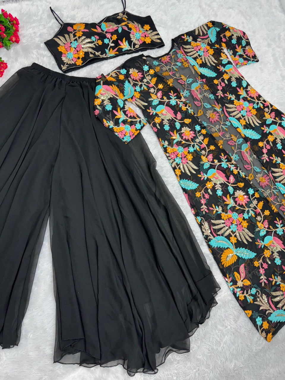 पार्टी वियर फैंसी श्रग चोली और कोटी, सीक्वेंस वर्क के साथ