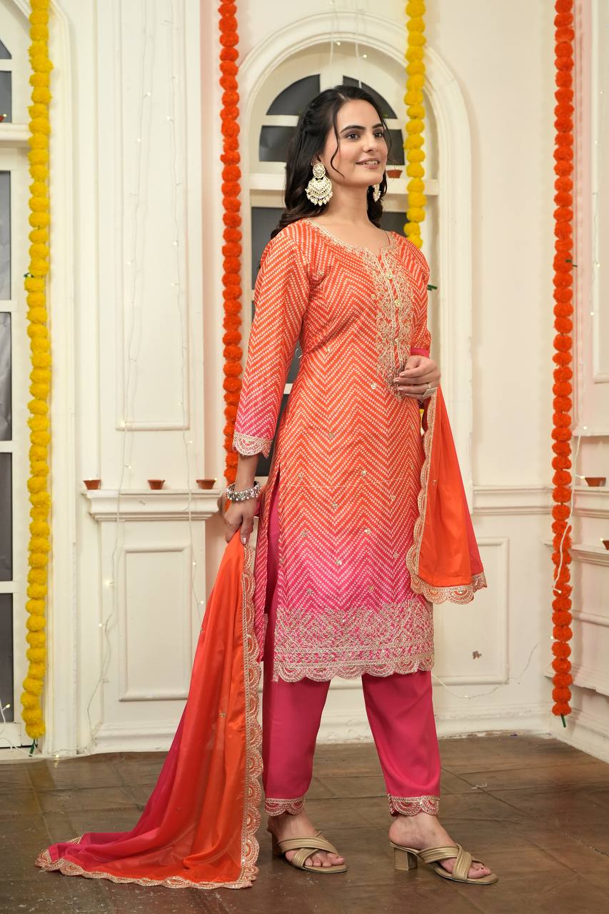 सीक्वेंस एम्ब्रॉयडरी वर्क वाला पार्टी वेयर सूट सेट