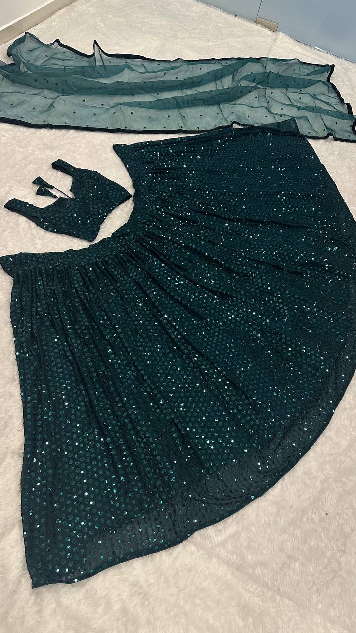 सीक्वेंस वर्क से सजा खूबसूरत पार्टी वेयर लहंगा चोली