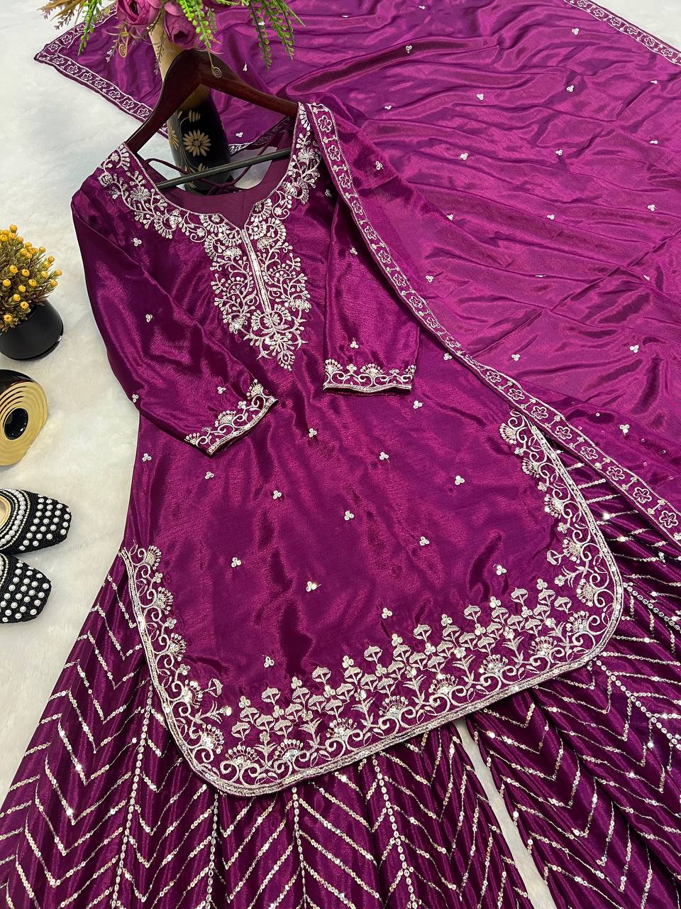 पार्टी वेयर टॉप, बॉटम और दुपट्टा, हैवी एम्ब्रॉयडरी वर्क के साथ