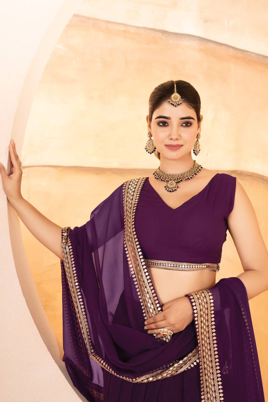 कढ़ाई वर्क वाला पार्टी वियर डिजाइनर लहंगा चोली