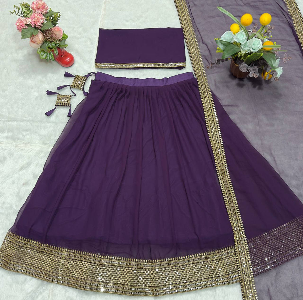 कढ़ाई वर्क वाला पार्टी वियर डिजाइनर लहंगा चोली