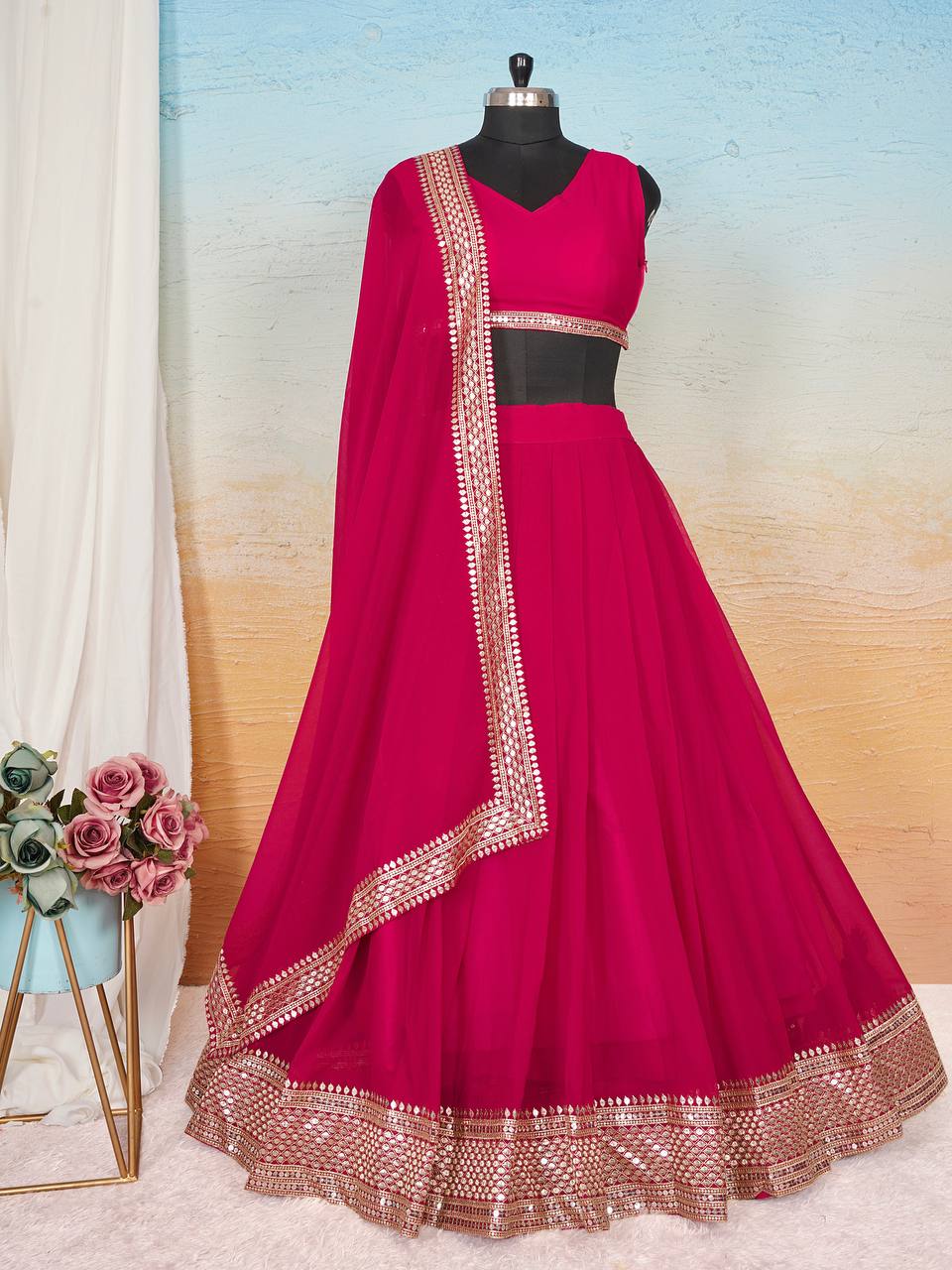 कढ़ाई वर्क वाला पार्टी वियर डिजाइनर लहंगा चोली