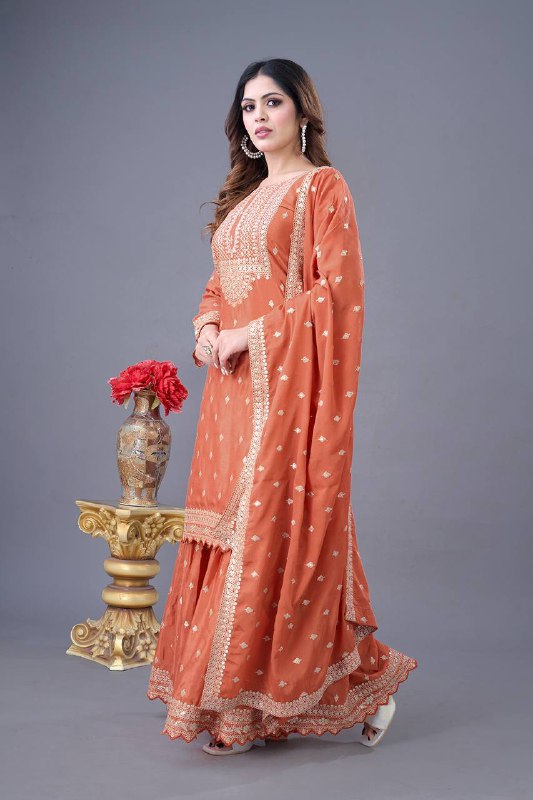 डिजाइनर पार्टी वेयर लुक, फैंसी टॉप-दुपट्टा और पूरी तरह से सिला हुआ शरारा