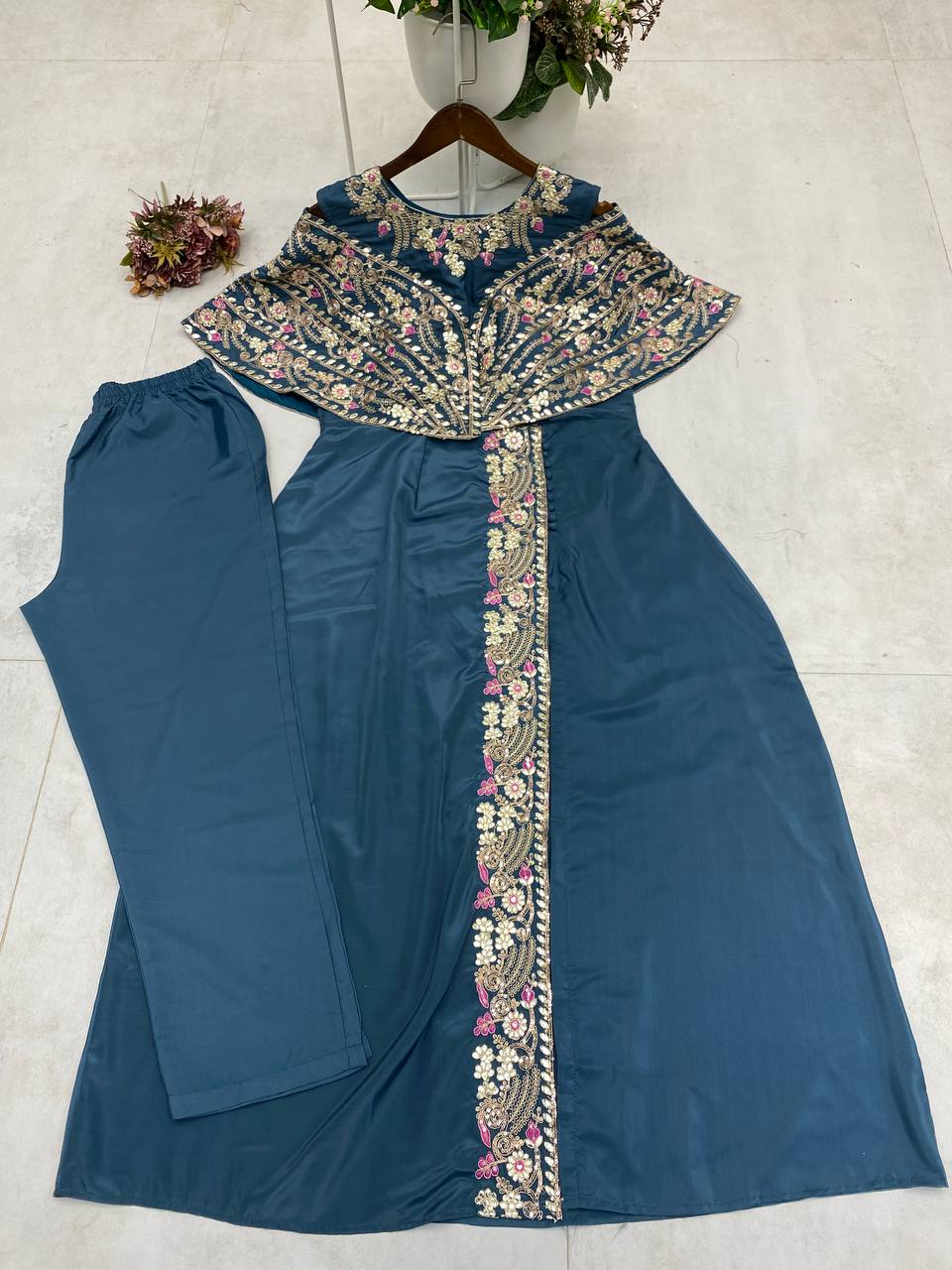 डिजाइनर फैंसी वेस्टर्न स्टाइल टॉप और बॉटम