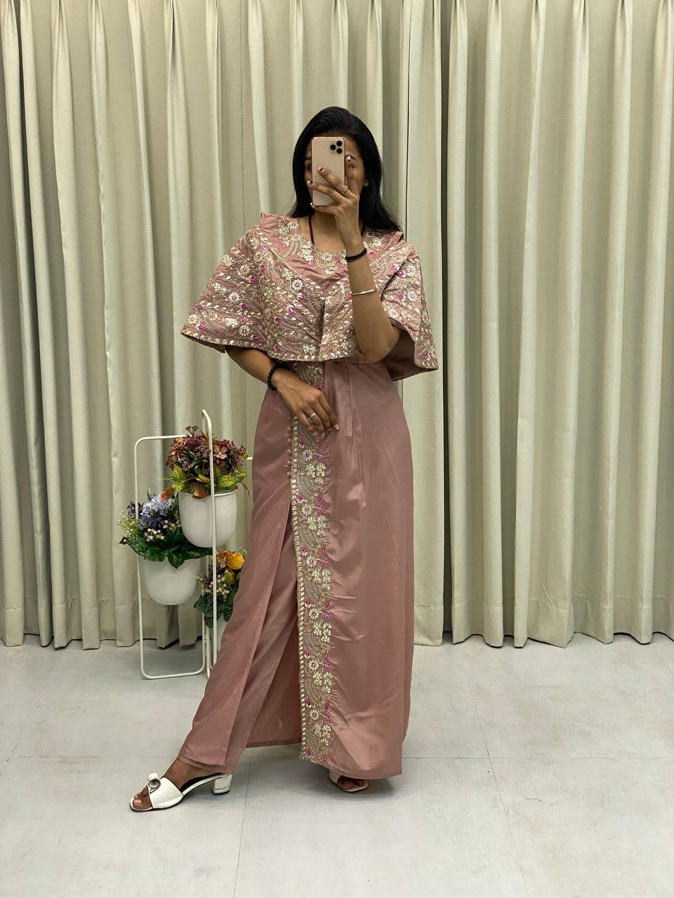 डिजाइनर फैंसी वेस्टर्न स्टाइल टॉप और बॉटम